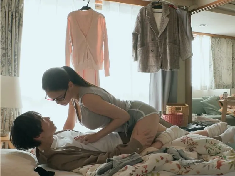 được chị nhà sát bên "an ủi" khi em người yêu đi ngoại tình